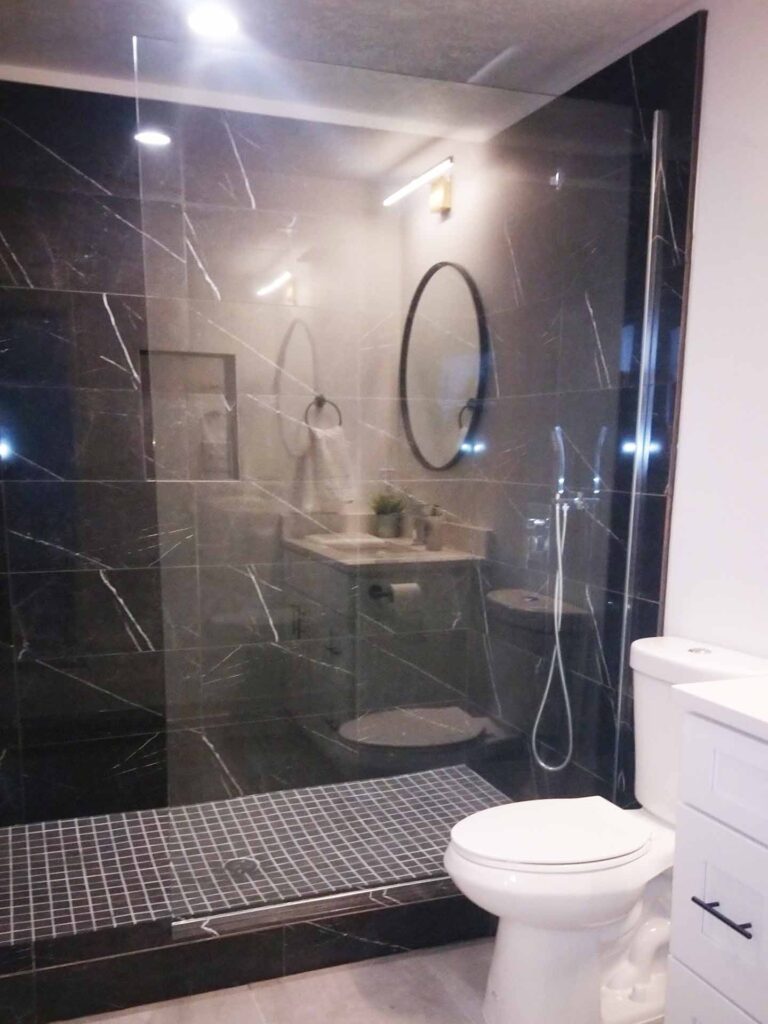 Simple modern black and white bathroom.